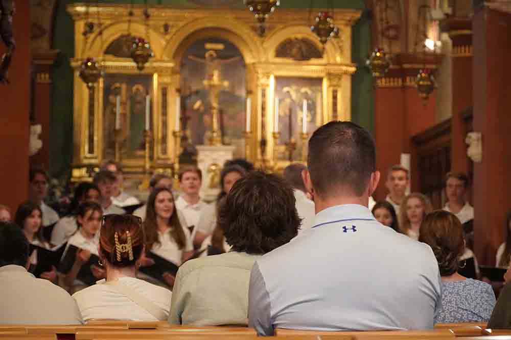 Veja nomes para Coral da Igreja Católica com significados bíblicos e litúrgicos, dicas para escolher o nome ideal e inspiração católica.
