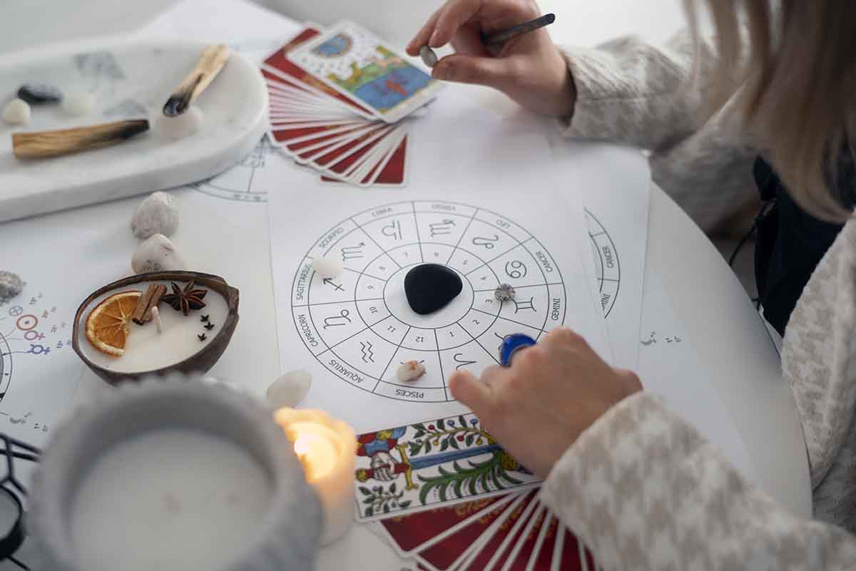 Astrologia é ou não pecado grave para igreja católica, o que diz o catecismo católico e a bíblia sagrada