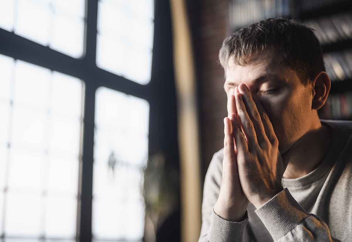 Saiba o que é dependência emocional, sinais que estou sofrendo com isso e como se curar através da igreja e da fé católica