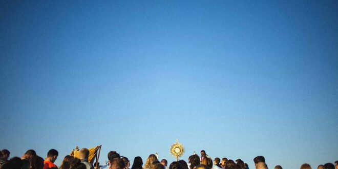 Como formar um grupo jovem católico completo