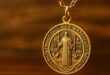 Descubra o verdadeiro significado da Medalha de São Bento, como usá-la, sua oração de proteção e o que a Igreja ensina sobre sua devoção.
