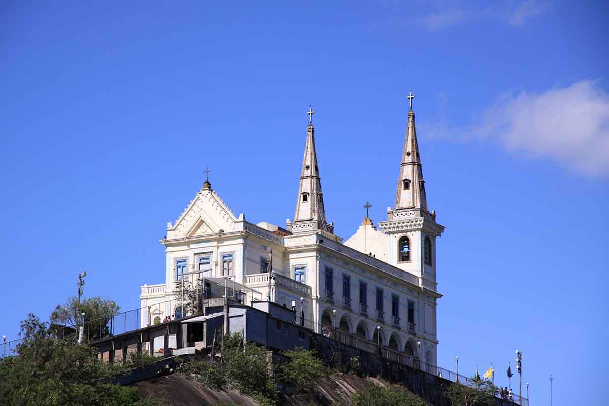 Igreja da Penha no Rio de Janeiro, saiba a história, católicos pagam promessa nessa igreja, ainda é ponto turístico e se é perigoso visitar