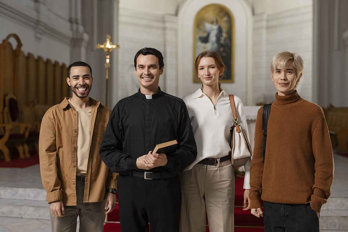 Jovens unidos pela fé católica: A força da juventude na busca pela espiritualidade.