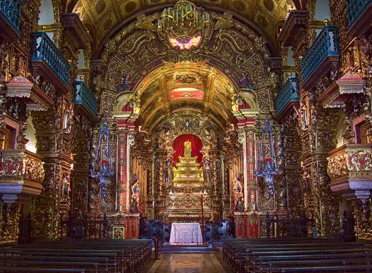 Interior da igreja no mosteiro de São Bento no Rio de Janeiro