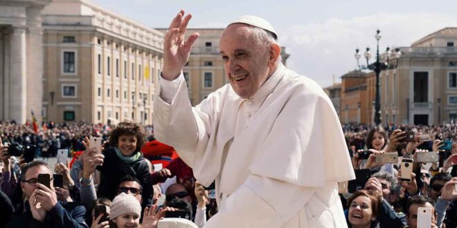 O papa ama o futebol, saiba como a relação do Papa Francisco com o futebol atrai ainda mais jovens católicos para igreja