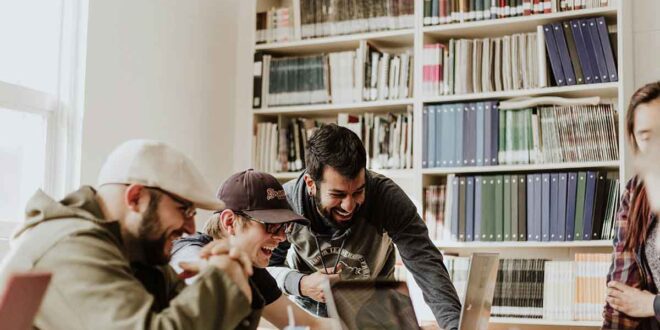 Jovens católicos na universidade, como manter a fé no meio universitário