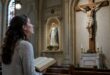 católicos não adoram imagens e entendem a diferença entre venerar e adorar