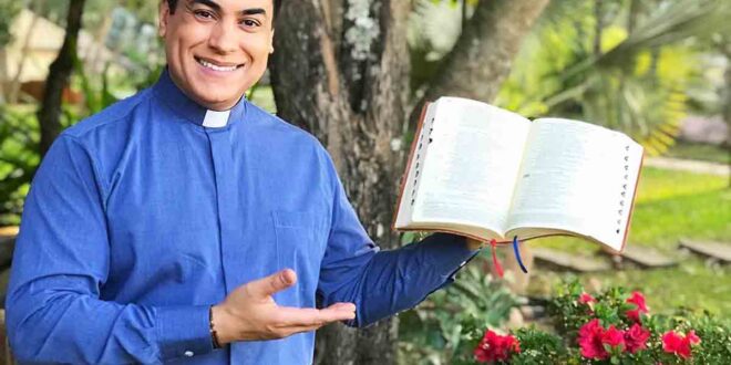 Saiba quem é o Padre Chrystian Shankar e como são suas homilias para os jovens católicos