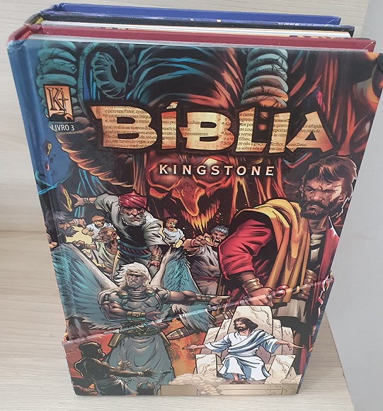 Bíblia em Quadrinhos Kingstone vale a pena comprar