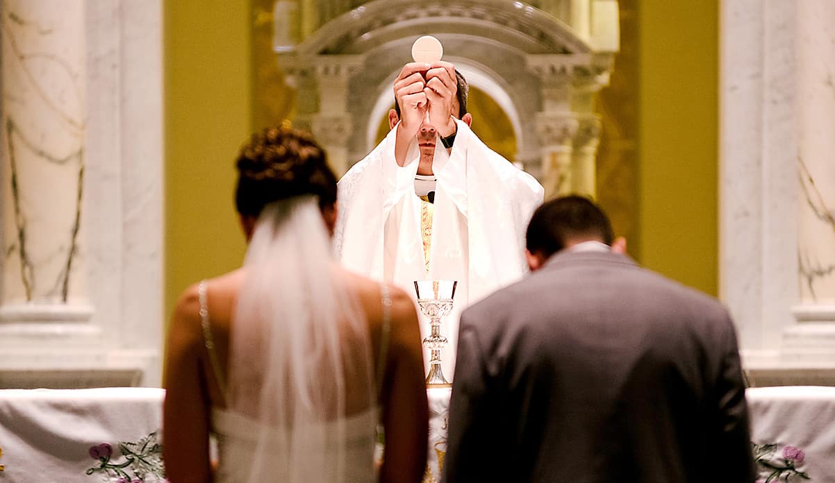 Casar na Igreja Católica não precisa ser crismado