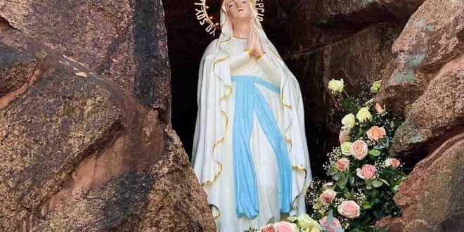 Quem é Nossa Senhora de Lourdes, qual sua história, dia, oração, milagres e do que ela é padroeira ou protetora