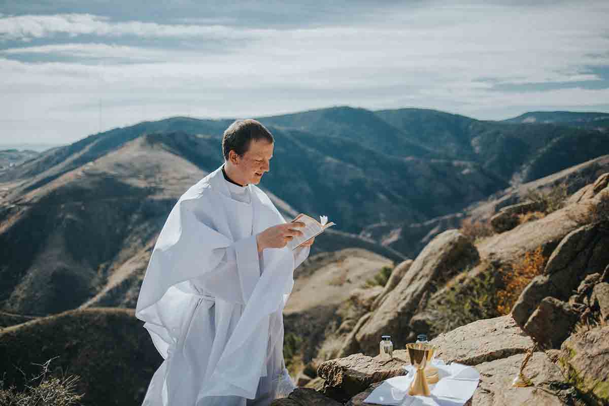 Saiba tudo que precisa para se tornar um padre da igreja católica