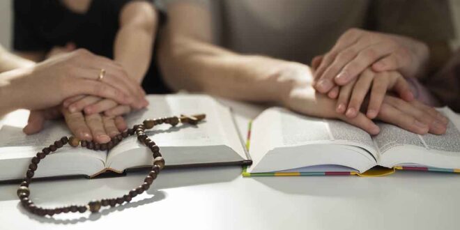 10 dicas importantes de como fazer o estudo bíblico católico para crescimento espiritual como jovem católico