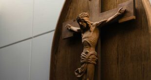 O que é o crucifixo católico, importância, origem e qual o real significado para os fiéis da igreja