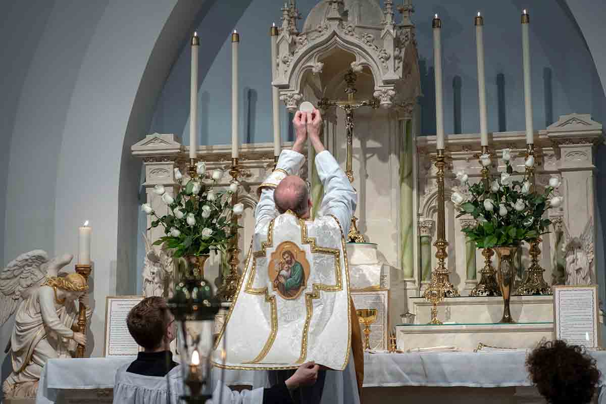 Significado da eucaristia para a igreja e os jovens católicos do mundo