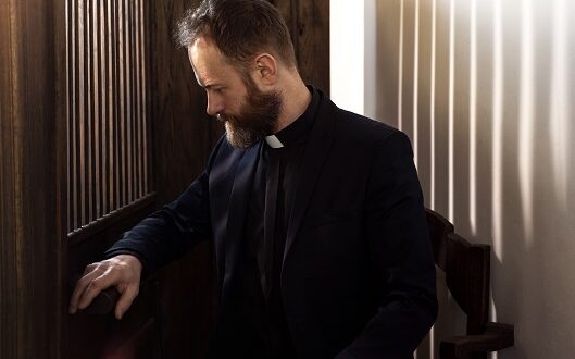 O celibato segundo a Bíblia, o Catecismo e a Igreja. Significado, quem vive, fundamento espiritual e se essa prática poderá acabar algum dia.