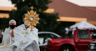 padre benzer a casa, saiba os benefícios espirituais e físicos para você e sua família