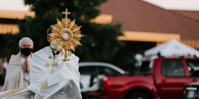 padre benzer a casa, saiba os benefícios espirituais e físicos para você e sua família