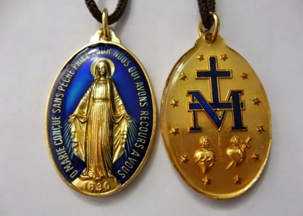 Devoção a Medalha de Nossa Senhora das Graças é mesmo milagrosa