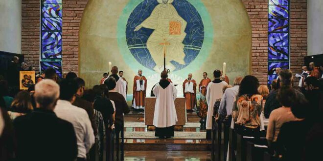 Veja como encontrar uma igreja católica perto de mim realmente boa e legal