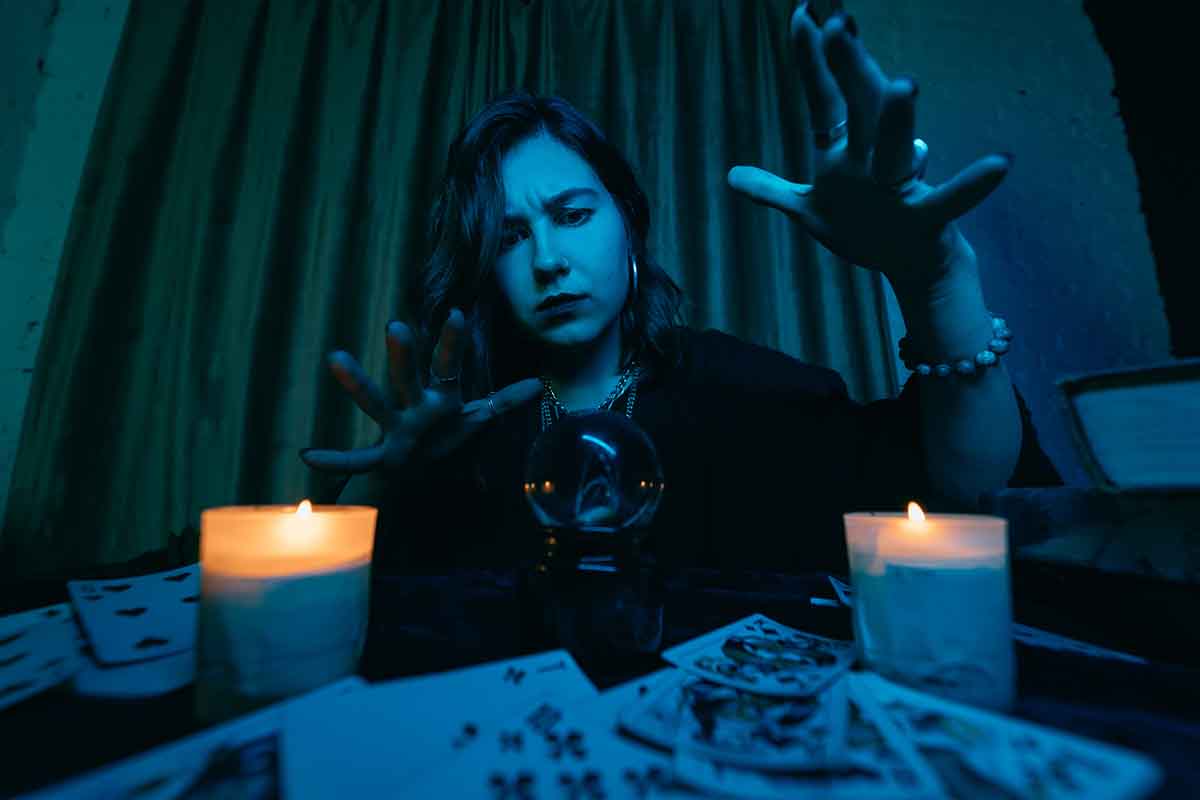 Católico pode acreditar em superstição, é pecado para igreja católica e o catecismo da igreja