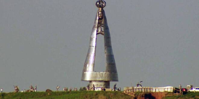 Monumento de Nossa Senhora Aparecida é inaugurado em Aparecida SP