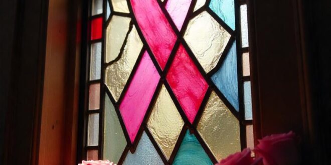 Significado e Impacto da Campanha do Outubro Rosa para Juventude Católica Fé, Cuidado e Amor ao Próximo.