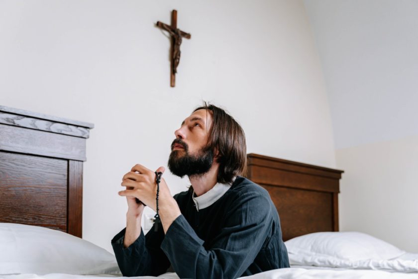 Oração da Noite Católica completa, aprenda como rezar