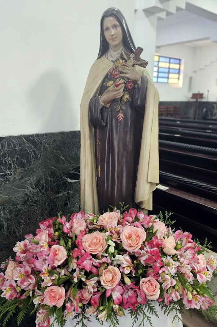 A Devoção a Santa Teresinha do Menino Jesus, Descubra a fé e a inspiração por trás desta santa tão amada