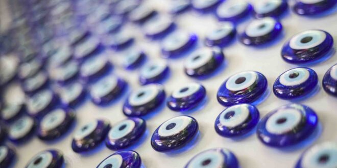 Utlizar Olho Grego é pecado para os devotos da igreja católica