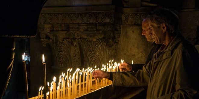 Saiba a Importância, Significado e Origem dos devotos católicos rezarem as segundas-feiras no Dia das Almas.