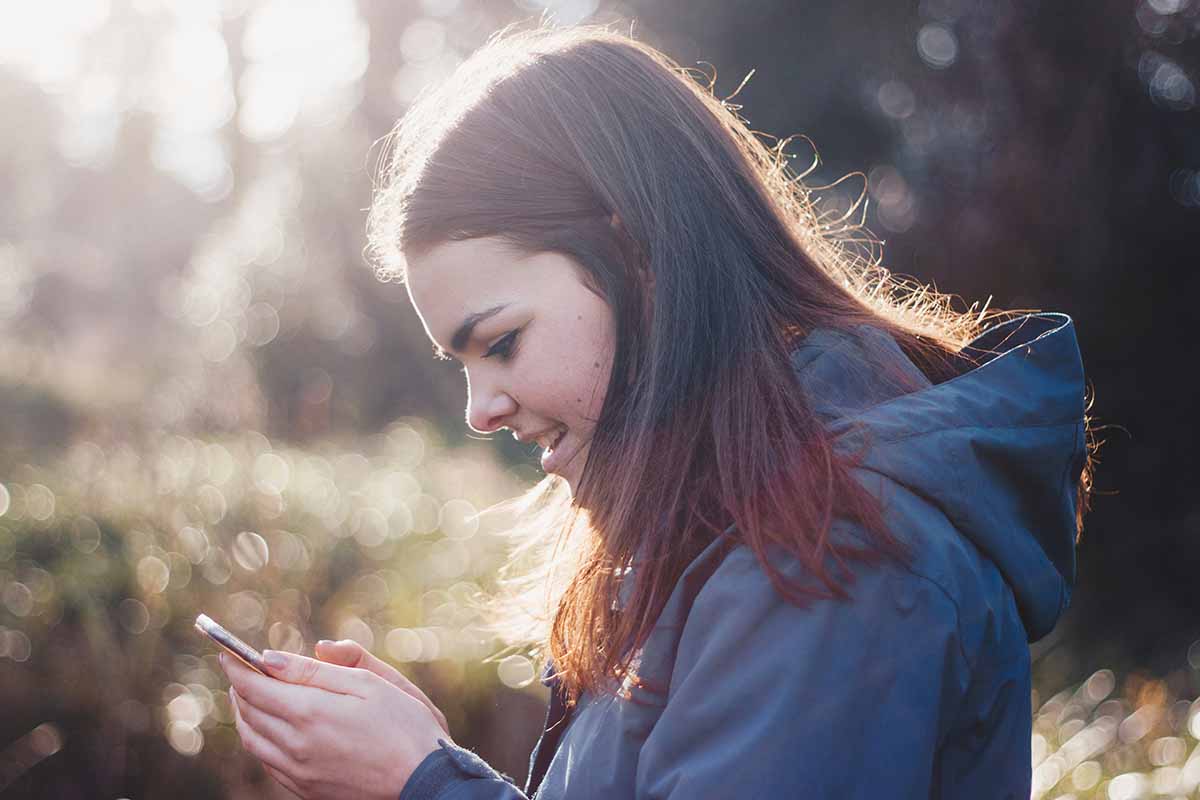 Saiba porque dar celular para crianças é uma péssima ideia em todos os aspectos