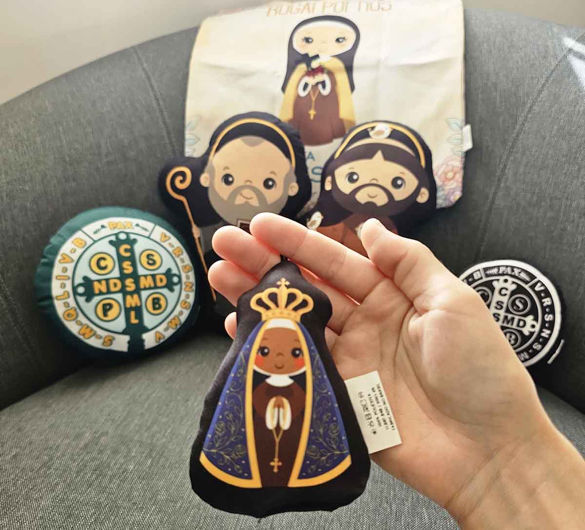 Os mais lindos produtos católicos você encontra na São Fofinhos. Dá uma olhada no que recebemos de presente. Os mais lindos produtos católicos você encontra na São Fofinhos. Dá uma olhada no que recebemos.