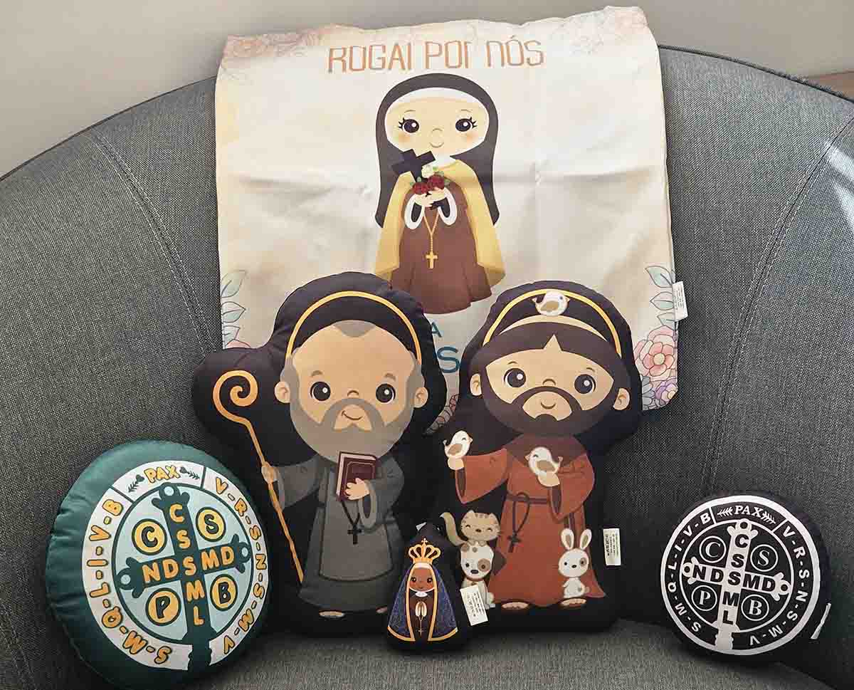 Olha o que recebemos da loja São Fofinhos que vende lindas almofadinhas de seu Santo de Devoção dentre outros produtos irados.