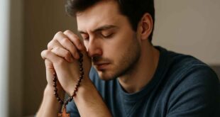 Afinal, Rezar o Rosário Ajuda a Melhorar Também a Saúde Mental. Ele é uma Fonte de Paz Interior para os Jovens Católicos