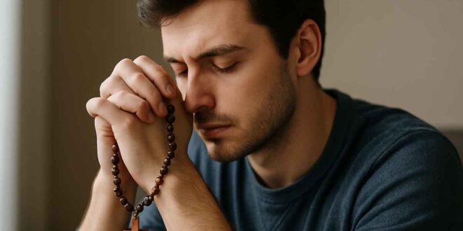 Afinal, Rezar o Rosário Ajuda a Melhorar Também a Saúde Mental. Ele é uma Fonte de Paz Interior para os Jovens Católicos