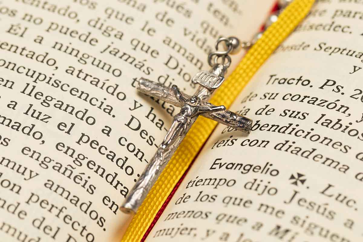 Frases de Fé e Otimismo para os Católicos Confira a seleção de Mensagens e Frases de Fé e Otimismo de Grandes Santos da Igreja para os Jovens Católicos.