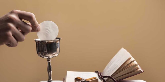 Descubra o valor da Adoração Eucarística feita por católicos segundo a Bíblia e o Catecismo. Entenda como essa prática fortalece a fé. Veja!