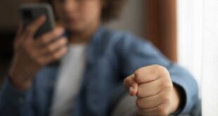 Como o uso de telas está destruindo a inocência, a criatividade e a fé das crianças? Um alerta católico, à luz da Bíblia e do Catecismo.