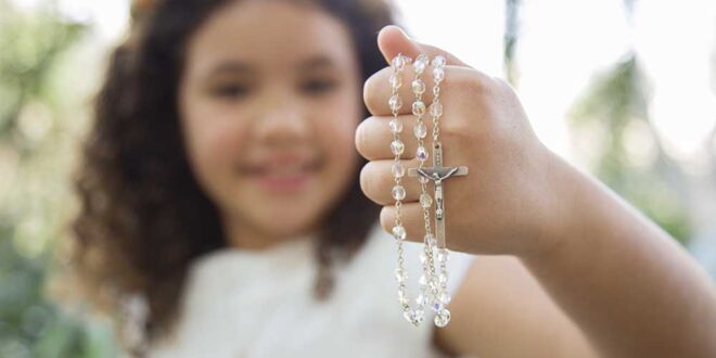 Aprenda a rezar a Novena de Santa Teresinha do Menino Jesus com orações completas para cada dia e descubra seus benefícios espirituais.