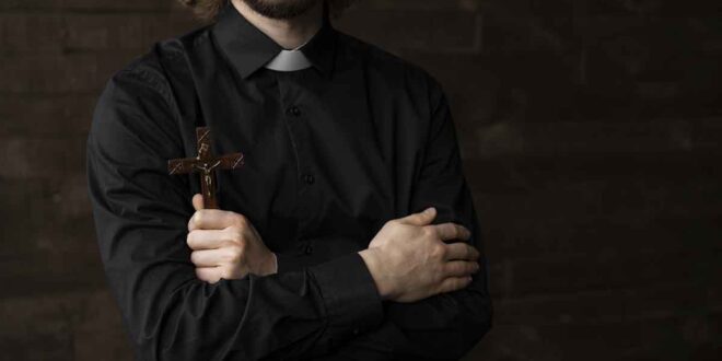 Os padres exorcistas, sua missão de oração e libertação, e a mensagem do Papa Leão XIV sobre esse importante ministério da Igreja.