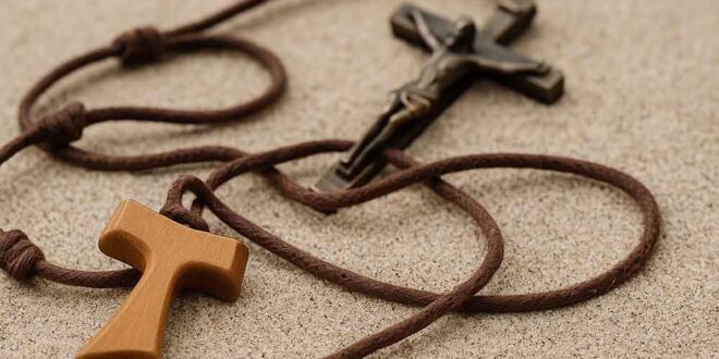 Saiba o significado da Cruz de Taus, seu simbolismo cristão, os três nós do cordão franciscano, quem pode usá-la e a importância da bênção.