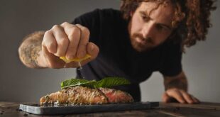 É pecado comer carne? Descubra o que o catolicismo ensina sobre comer carne na Sexta-Feira Santa, segundo o Catecismo e o Direito Canônico.