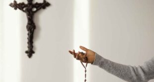 Descubra 5 hábitos que ajudam jovens católicos a viver uma fé autêntica e verdadeira no dia a dia, com leveza e propósito cristão.