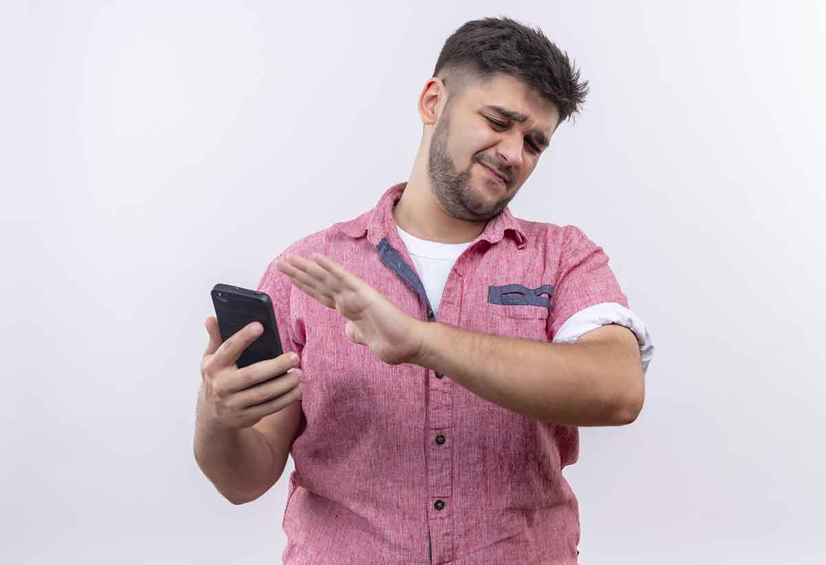 Descubra o que é o detox digital, por que tantos jovens católicos estão aderindo e como essa pausa das telas pode transformar sua fé.