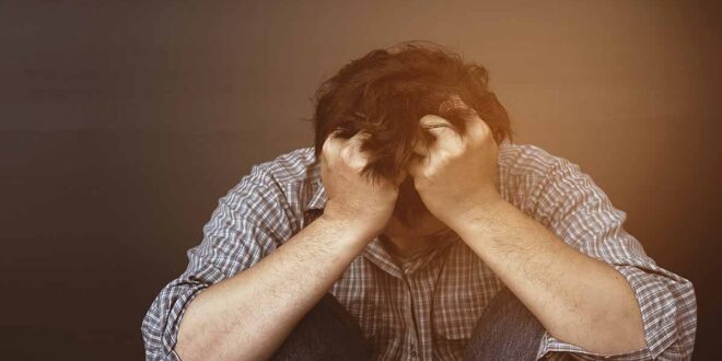 Entenda o que é o “demônio do meio-dia” segundo o Papa Francisco, sua origem nos monges do deserto e como combatê-lo com fé e perseverança.