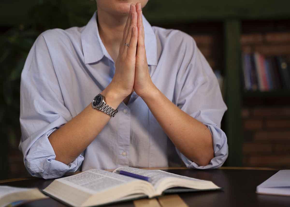 Poderosa Oração Católica para rezar antes da prova: fé, calma e sabedoria para os estudantes Oração antes da prova católicas mais fortes para passar. Encontre calma, fé e sabedoria com São José de Cupertino e Santo Tomás de Aquino.
