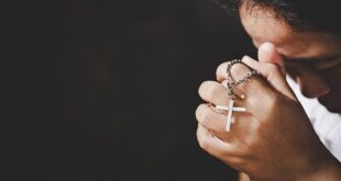 Aprenda desenvolver um relacionamento profundo e constante com Deus segundo o ensinamento da Igreja Católica. Um guia completo para jovens.