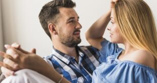 Descubra como viver a castidade no namoro segundo a fé católica. Um guia para jovens que desejam um amor verdadeiro, santo e duradouro.