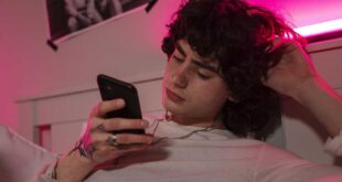 Descubra como vencer o vício da pornografia com os ensinamentos da Igreja Católica, a força dos sacramentos e o poder da oração.